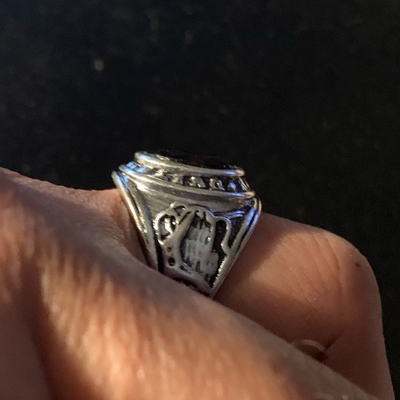 Ring - Picture 2 of 8